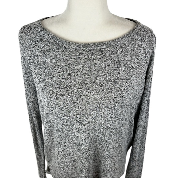 Old Navy Light Grey Long Sleeve Scoop Neck Top Size SP - Picture 2 of 8